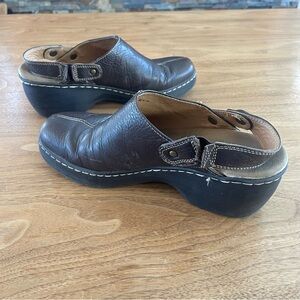I ❤️ Comfort Brown Leather Clogs size 6 1/2